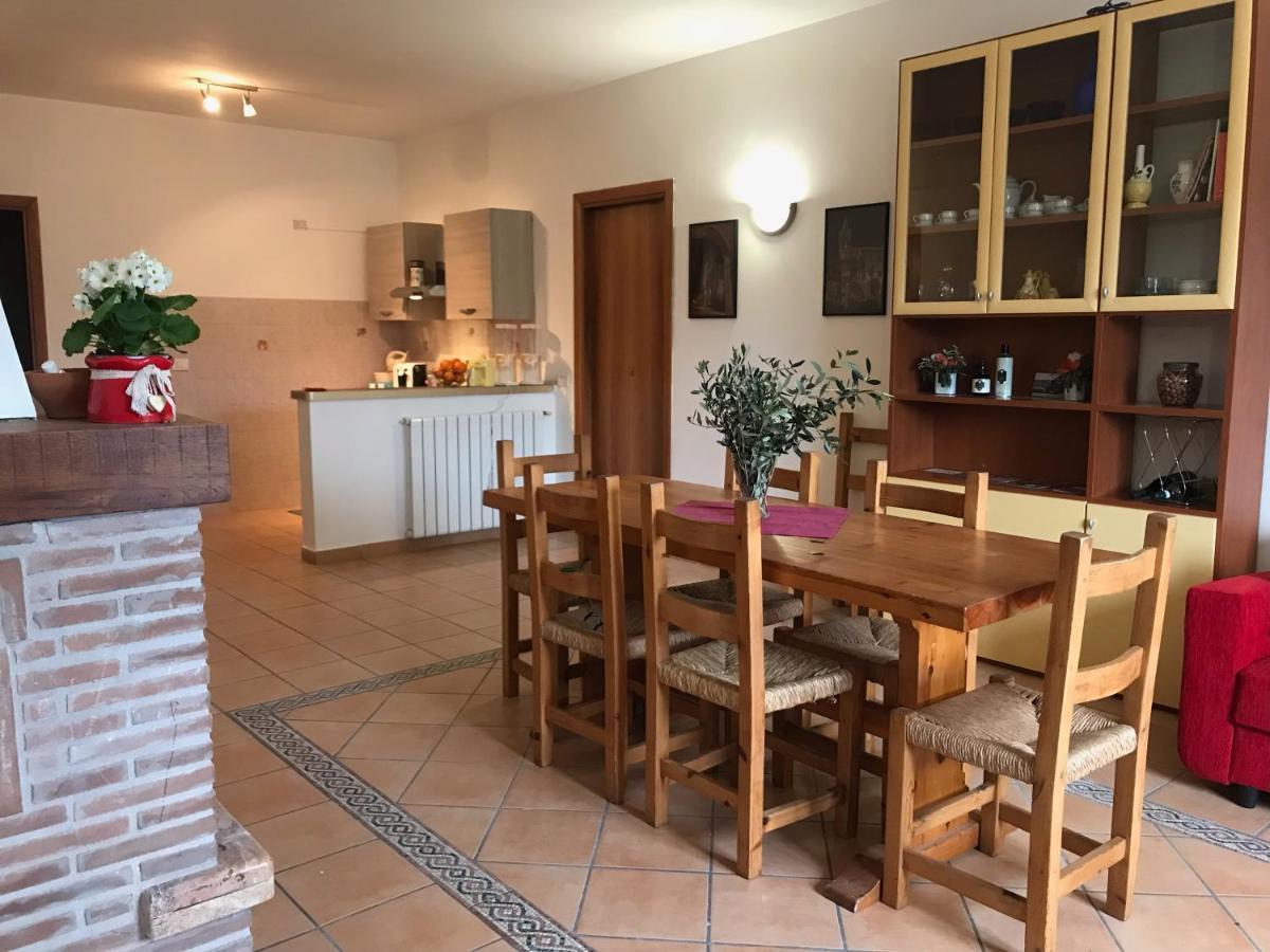La Casa Di Demetra. Un Paradiso Tra Gli Olivi. Montecchio  Eksteriør billede